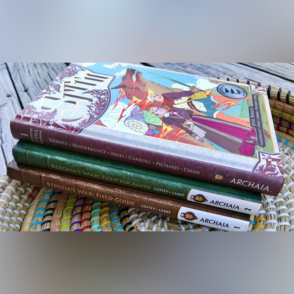 Young Adult Graphic Novels SPERA & BERONA’S WAR 1 & 2 Hardback Books Lot Set - Picture 2 of 9